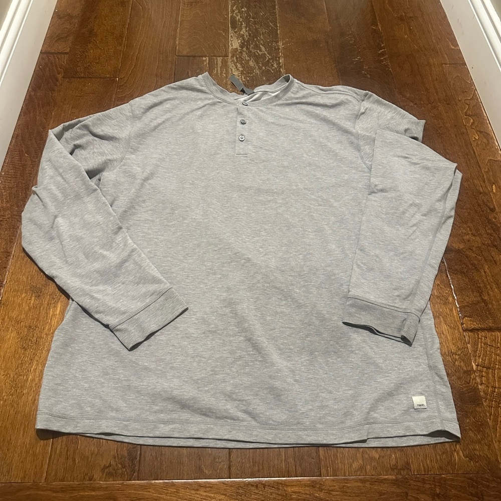 Vuori Long Sleeve Ease Performance Henley Shirt *has a flaw*